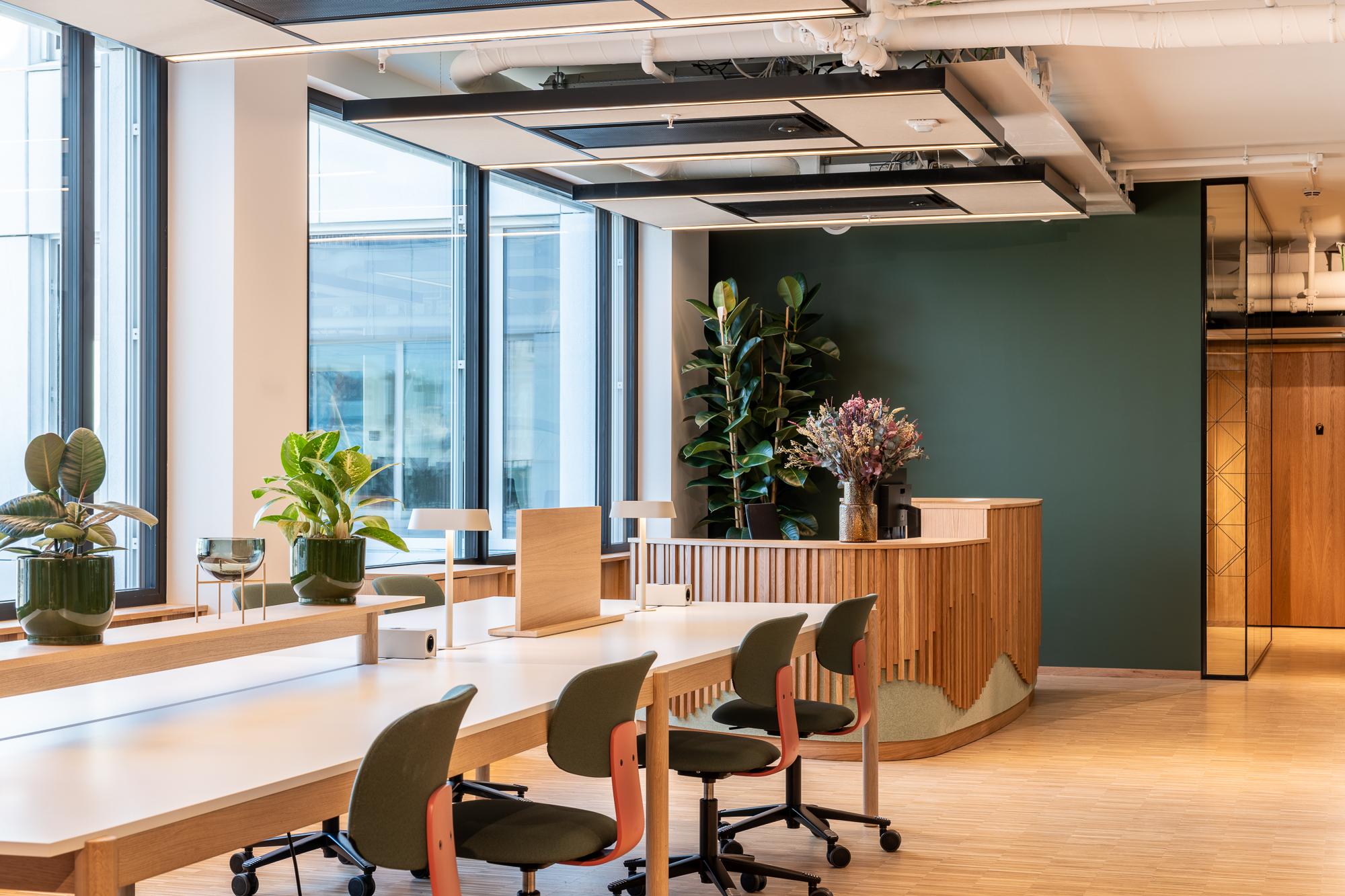 Leietaker med spesialbygget resepsjon.