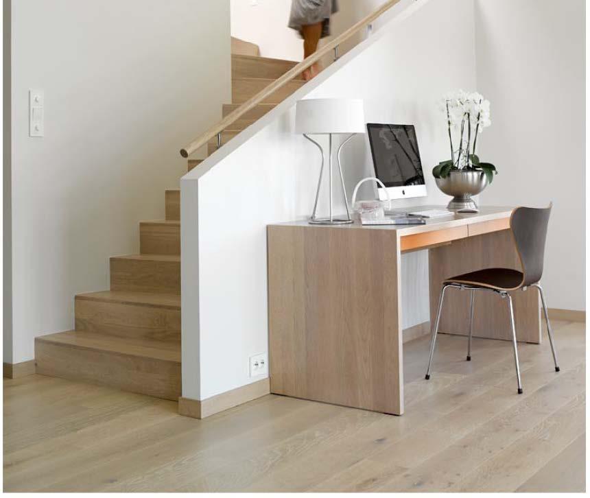 Skrivepult med integrerte skuffer