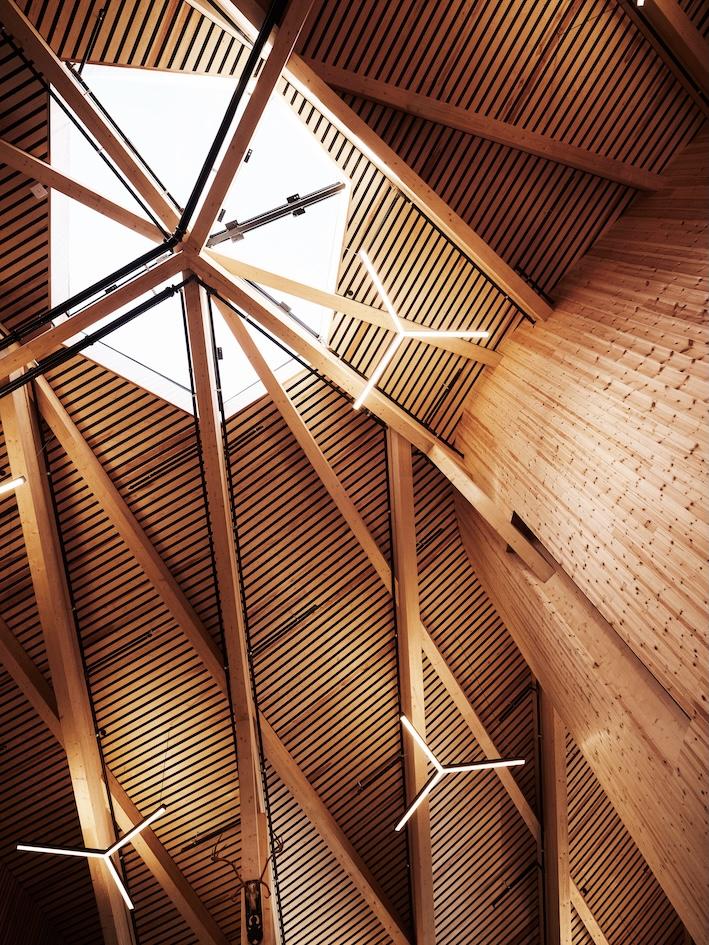 Prosjektet er i samarbeid med Sn&oslash;hetta som har v&aelig;rt arkitekt og interi&oslash;rarkitekt p&aring; fast inventar og bygningsmaterialer