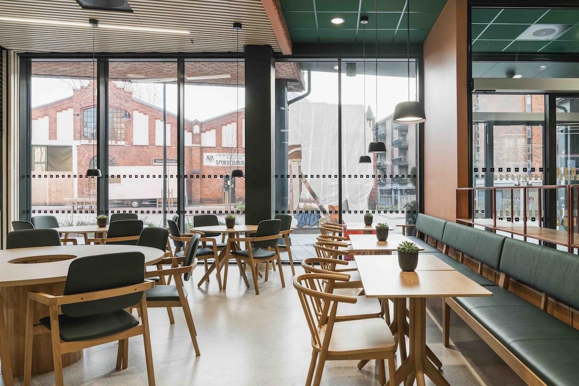 Kaf&eacute; for beboere, p&aring;r&oslash;rende og n&aelig;rmilj&oslash;et