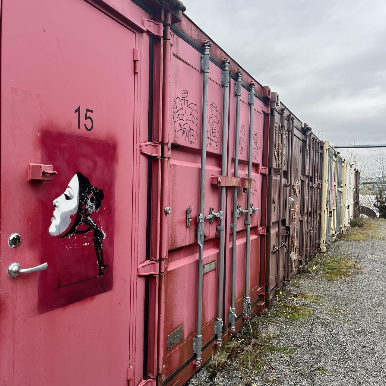 Containere